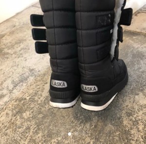 Fleece winter snow clothes wear coat boot 